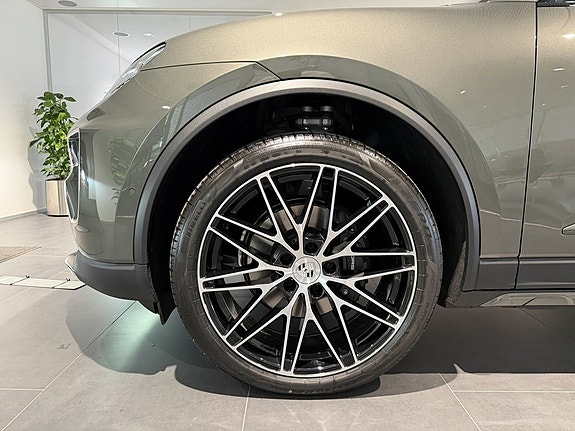 Porsche Macan 4 22 of 23