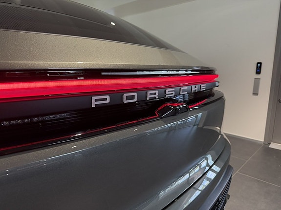 Porsche Macan 4 3 of 23