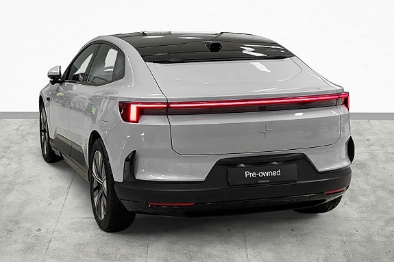 Polestar 4 8 of 17