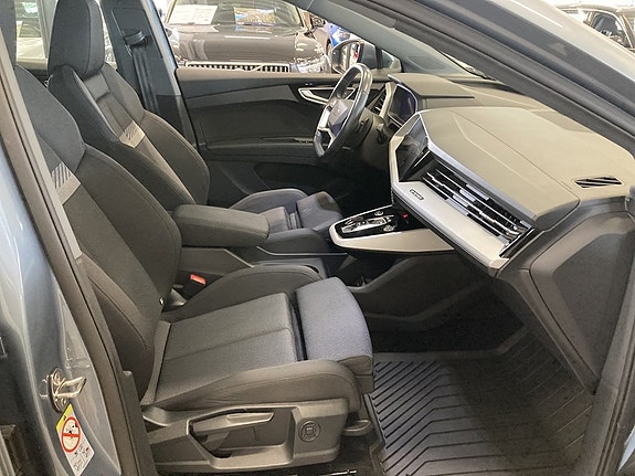 Audi Q4 e-tron 12 of 23