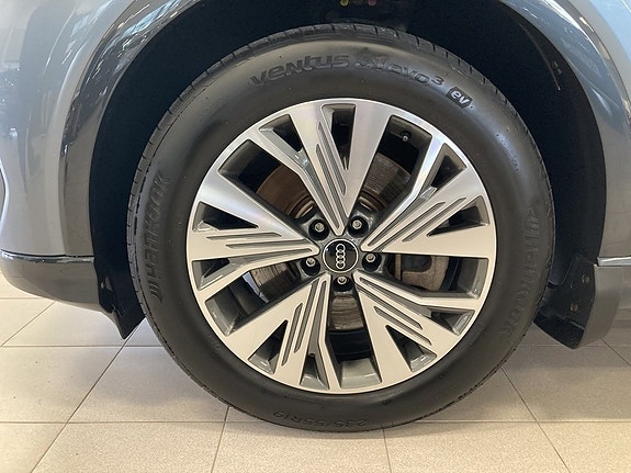 Audi Q4 e-tron 8 of 23
