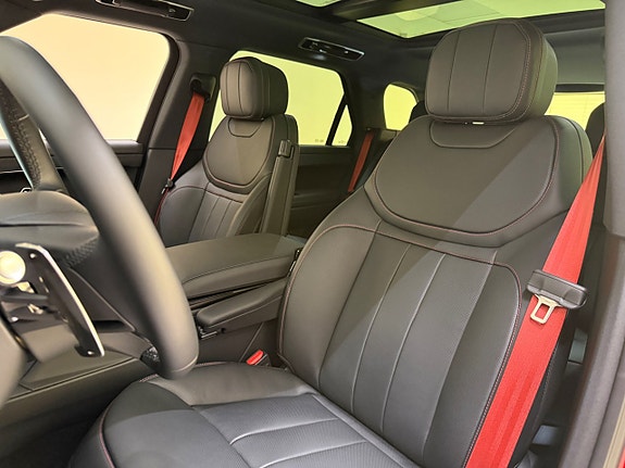 Land Rover Range Rover Sport 8 of 22