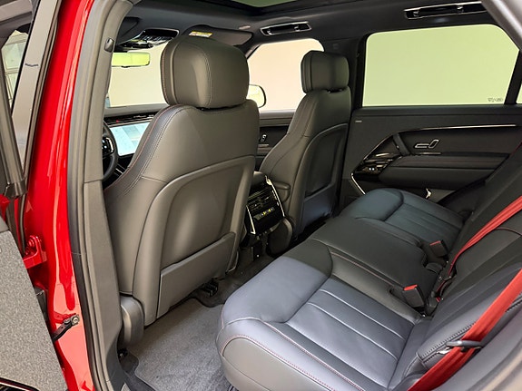 Land Rover Range Rover Sport 17 of 22