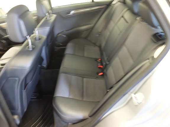 Mercedes-Benz C220 8 of 10