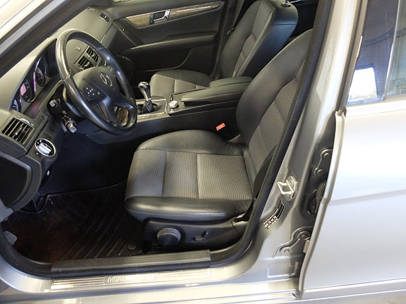 Mercedes-Benz C220 7 of 10