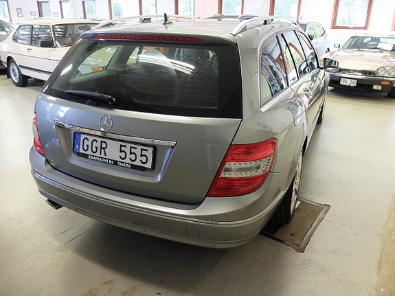 Mercedes-Benz C220 5 of 10