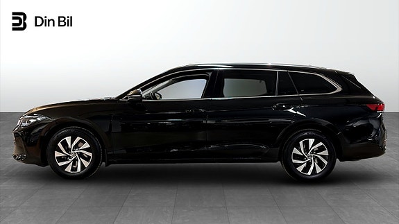 Volkswagen Passat 2 of 13