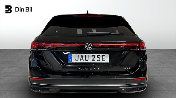 Volkswagen Passat 5 of 13