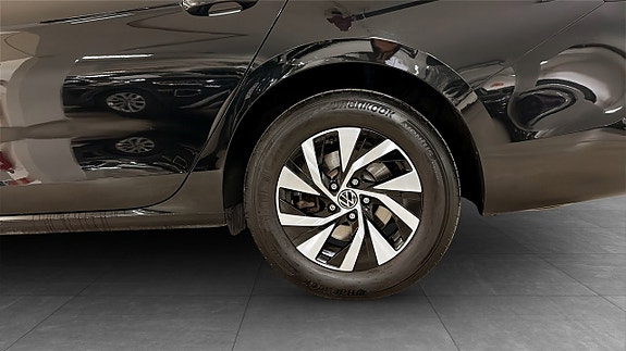 Volkswagen Passat 6 of 13