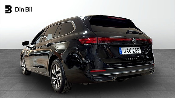 Volkswagen Passat 3 of 13