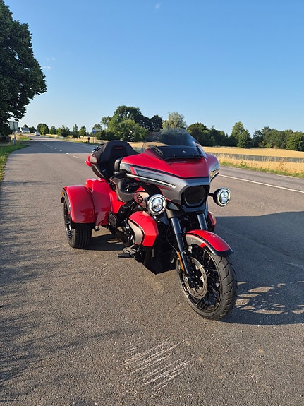 Harley-Davidson CVO STREET GLIDE 3 3 of 3