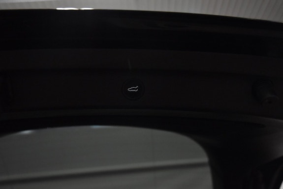 Tesla Model Y 25 of 26