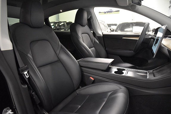 Tesla Model Y 12 of 26