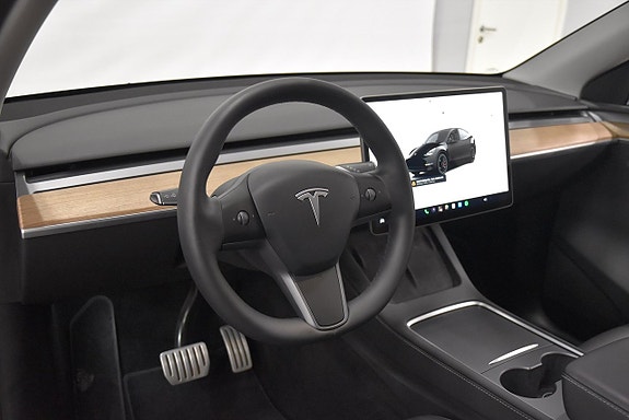 Tesla Model Y 8 of 26