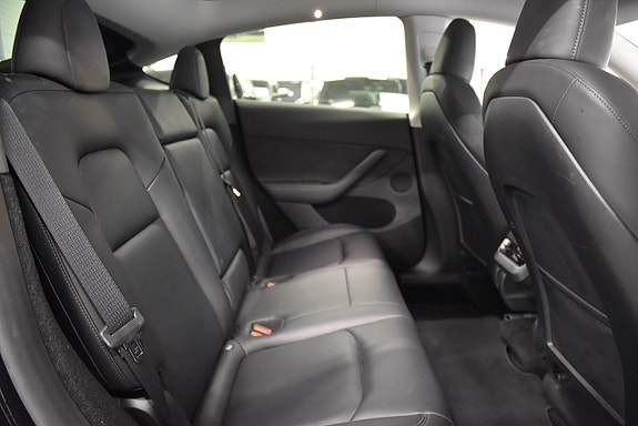 Tesla Model Y 14 of 26