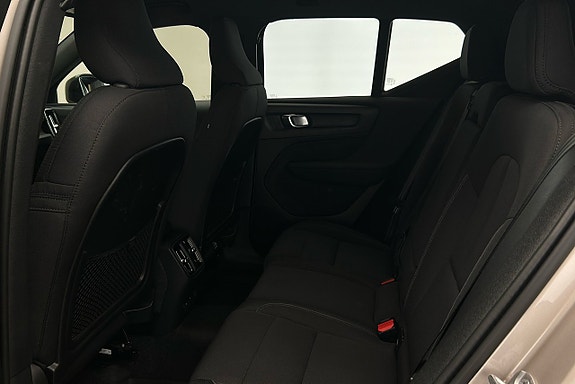 Volvo XC40 13 of 24