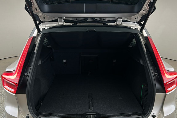 Volvo XC40 14 of 24