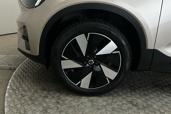 Volvo XC40 12 of 24