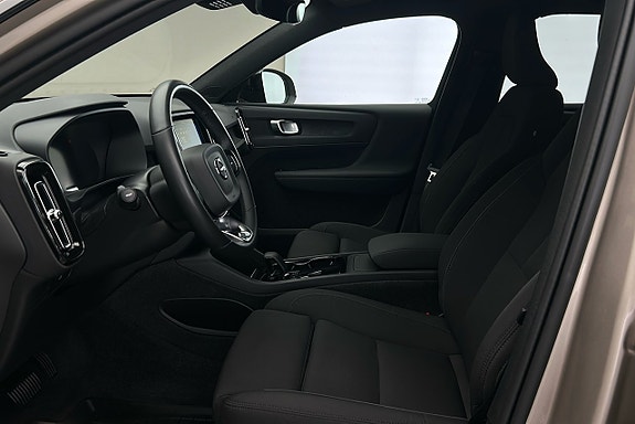 Volvo XC40 10 of 24