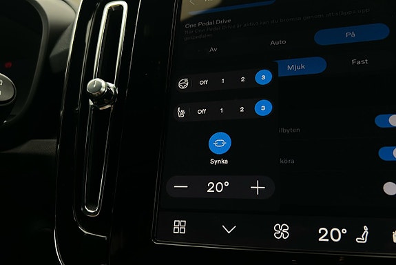 Volvo XC40 18 of 24