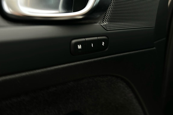 Volvo XC40 17 of 24