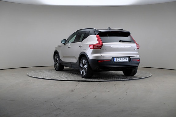 Volvo XC40 2 of 24