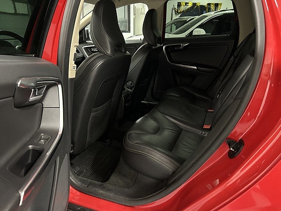 Volvo XC60 11 of 22