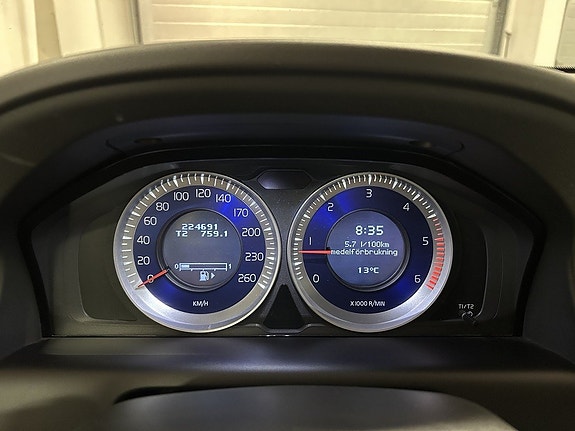 Volvo XC60 14 of 22