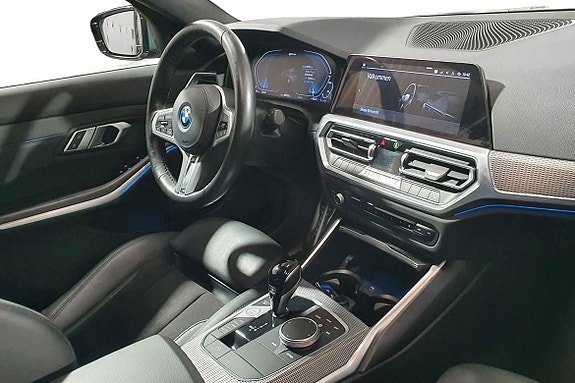 BMW 330e 14 of 24