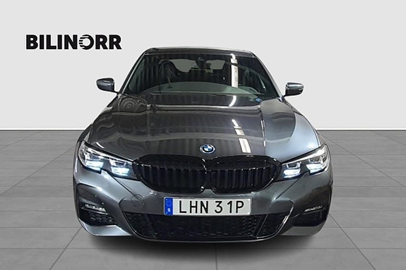 BMW 330e 9 of 24
