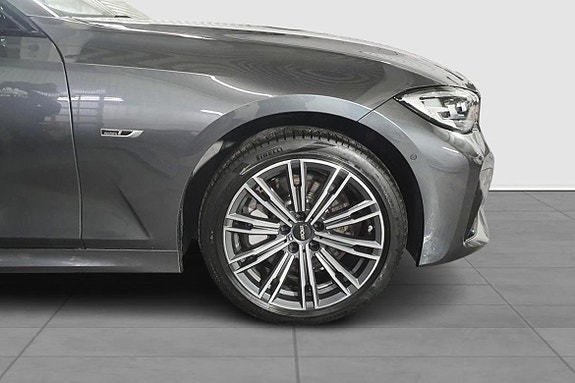BMW 330e 11 of 24
