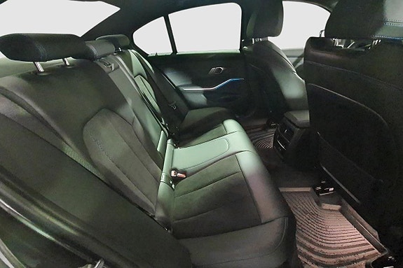 BMW 330e 16 of 24