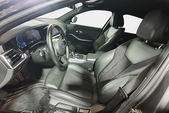BMW 330e 18 of 24
