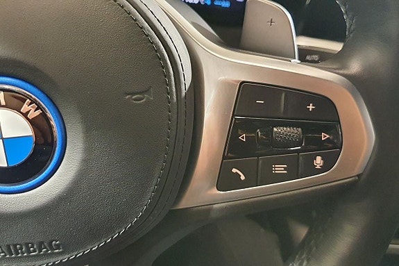 BMW 330e 21 of 24