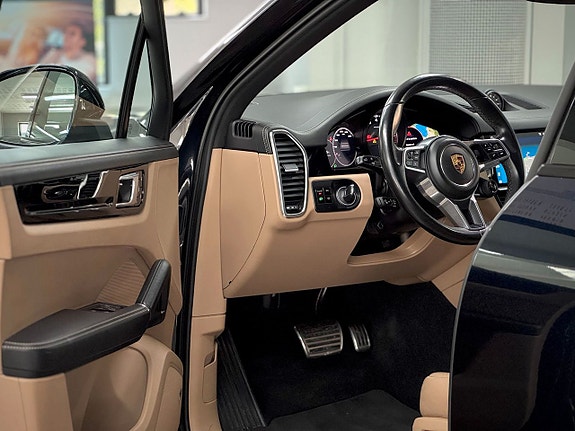 Porsche Cayenne S 11 of 27