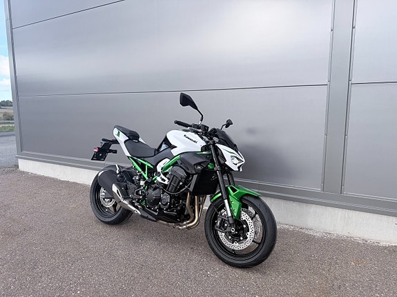 Kawasaki Z900 * Visnings Ex * Beställ din 2027 * 2 of 9