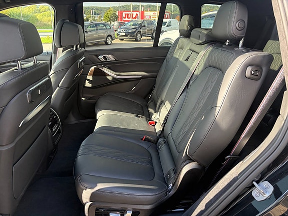 BMW X7 12 of 26