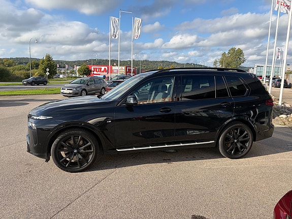 BMW X7 3 of 26