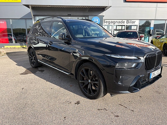 BMW X7 2 of 26