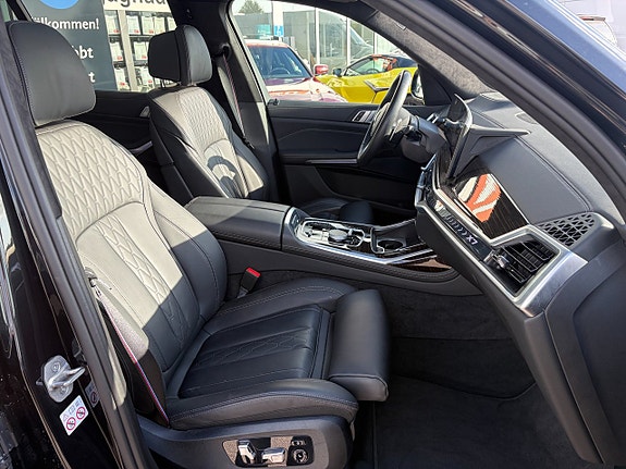 BMW X7 7 of 26