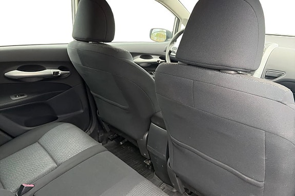 Toyota Auris 8 of 21