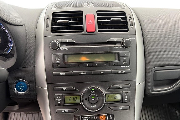 Toyota Auris 15 of 21