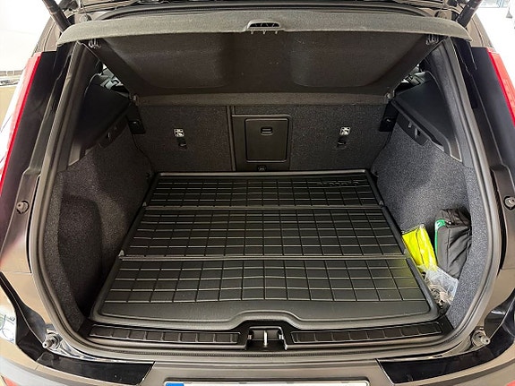 Volvo EX40 17 of 20
