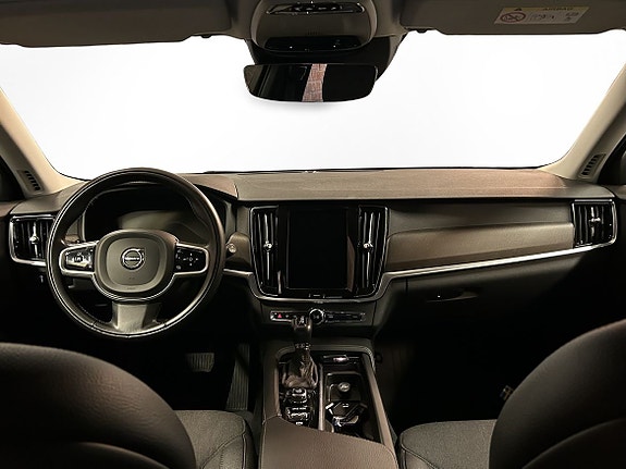 Volvo V90 Cross Country 8 of 13