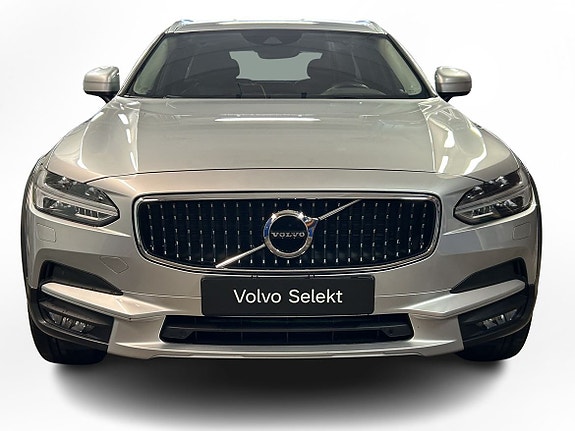 Volvo V90 Cross Country 2 of 13