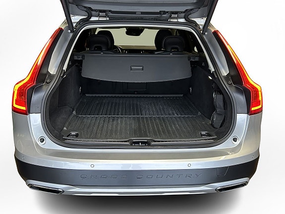 Volvo V90 Cross Country 11 of 13