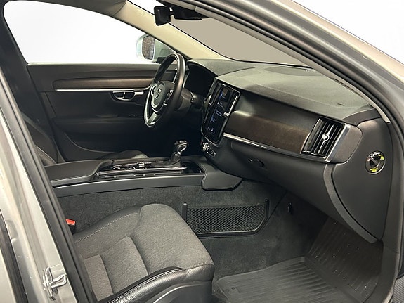 Volvo V90 Cross Country 7 of 13