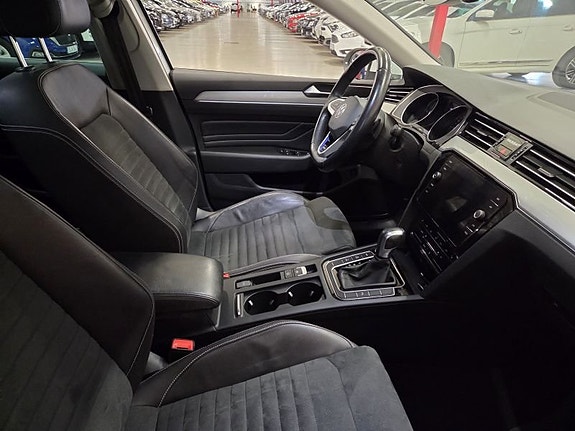 Volkswagen Passat 4 of 10