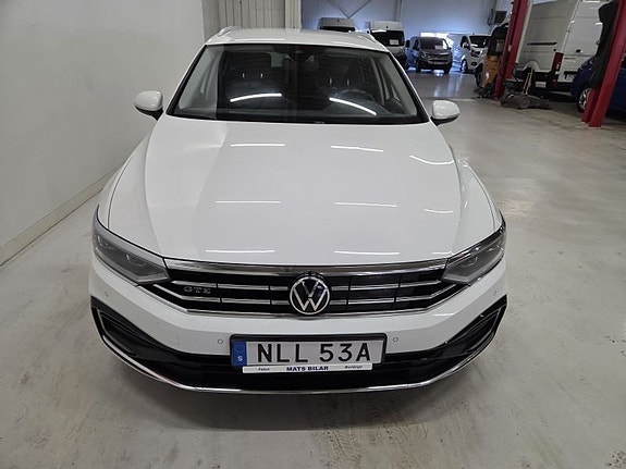 Volkswagen Passat 2 of 10
