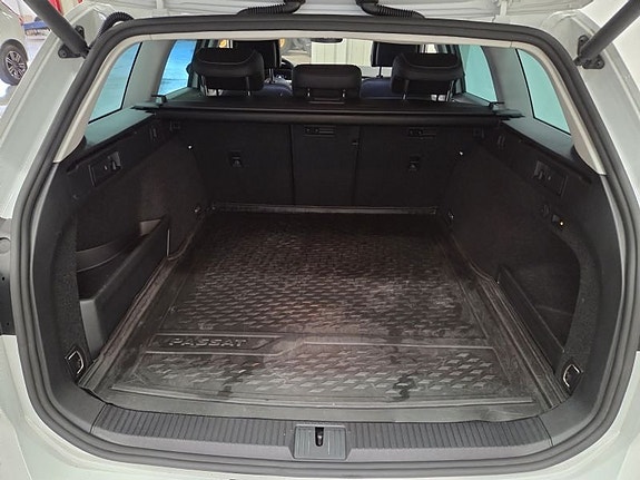 Volkswagen Passat 8 of 10